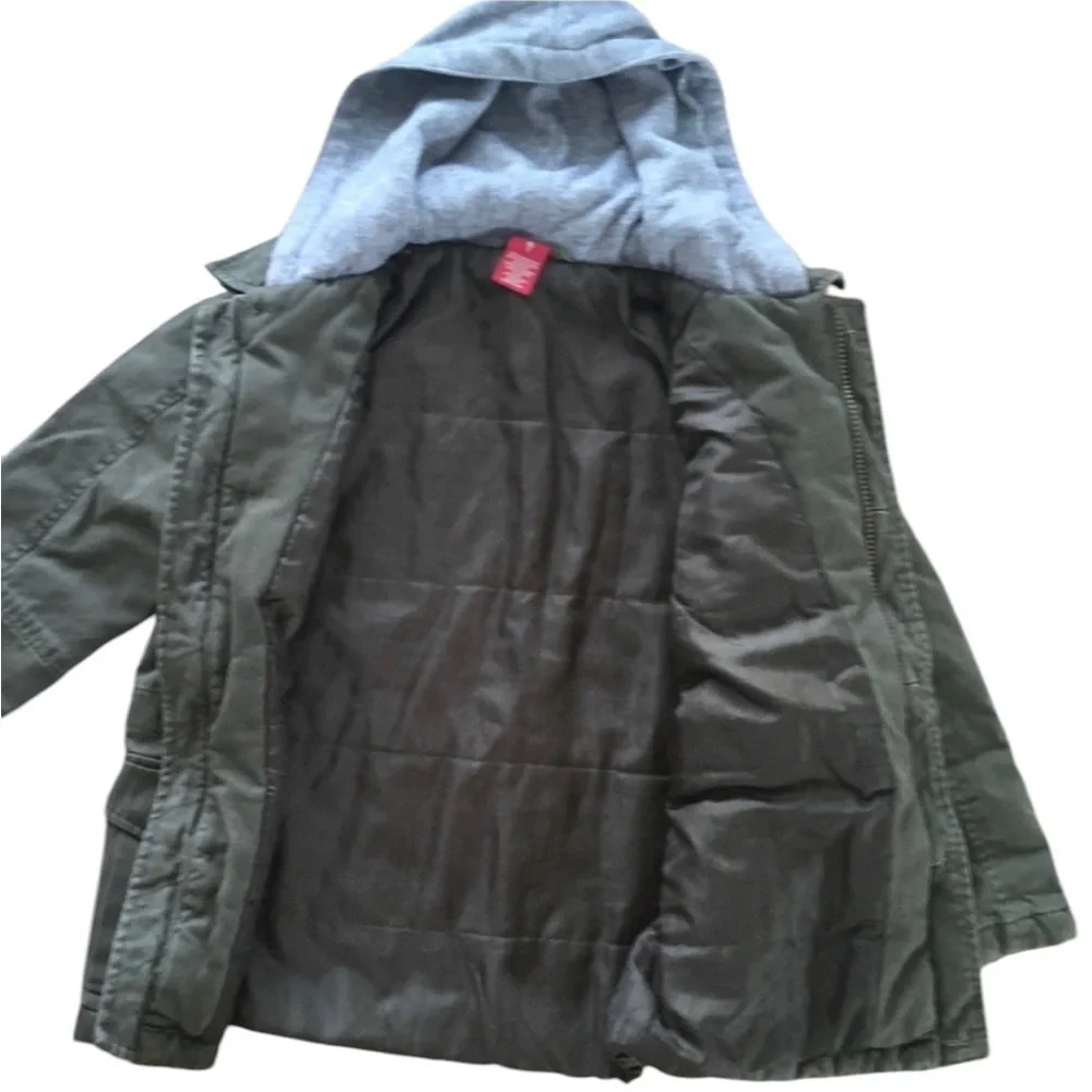 Arizona Jean Company Green cargo  Jacket zipper and buttons to close